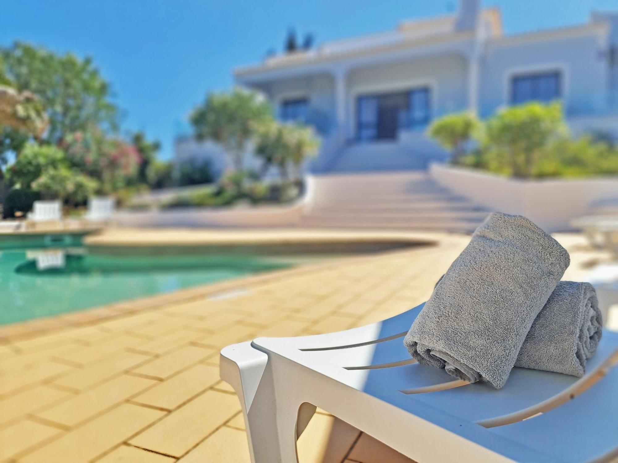 Villa Casa Vitoria - With Private Pool à Pêra Extérieur photo